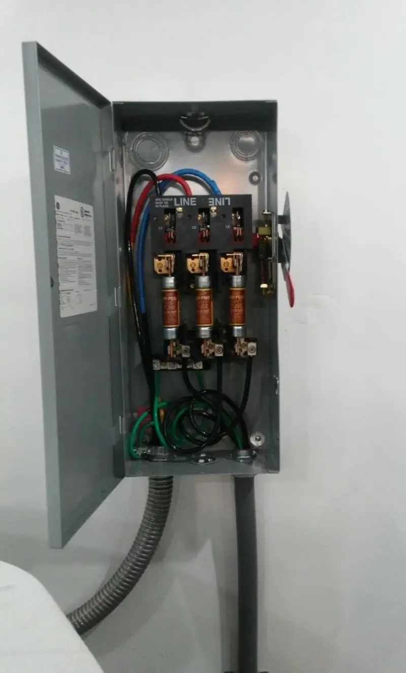 Three-phase disconnect switch installed for Smoke Detector Installation in Orangetree